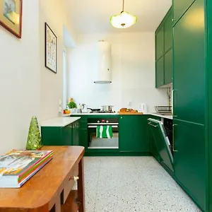Bright And Elegant In The Area! Apartament